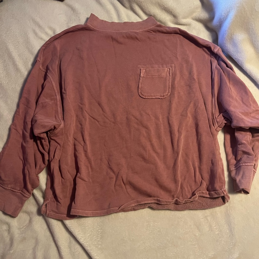 Cropped, distressed mockneck